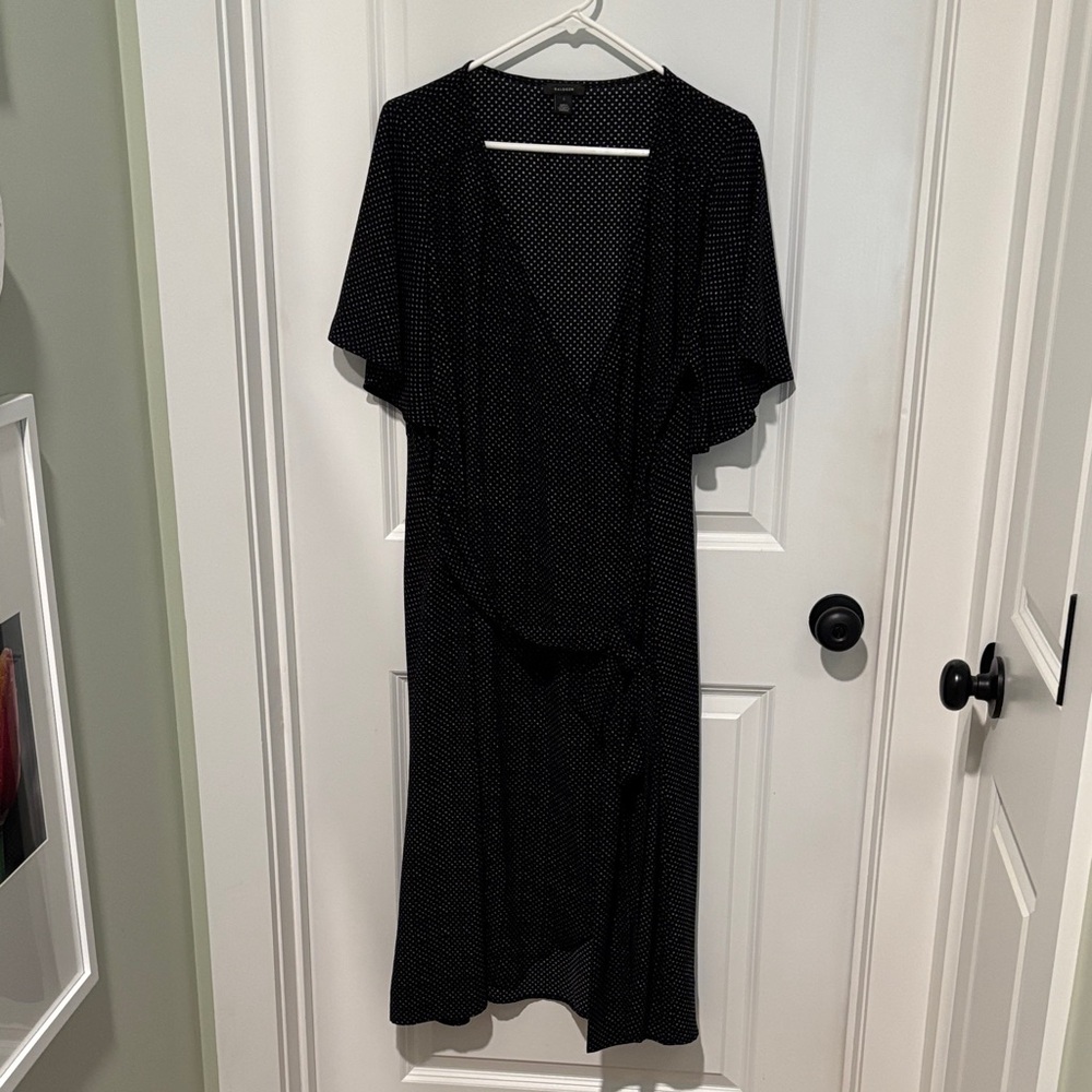 Elegant Black Midi Dress with Subtle Dots